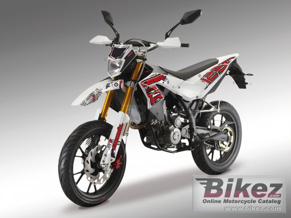2012 Generic TR 125 SM photo